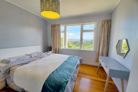 Photo of property in 198 Nevay Road, Karaka Bays, Wellington, 6022