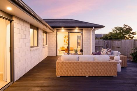 Photo of property in 8 Faber Place, Rototuna North, Hamilton, 3210