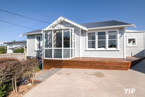 Photo of property in 15 Clifford Road, Johnsonville, Wellington, 6037