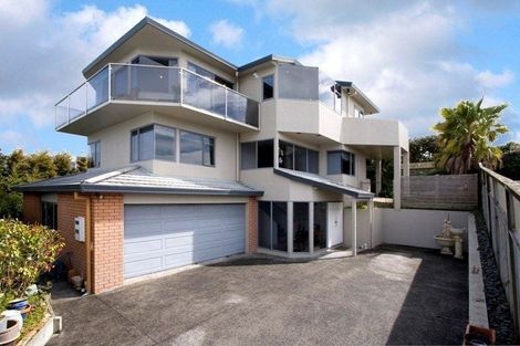 Photo of property in 2/19 Martin Crescent, Northcote, Auckland, 0627