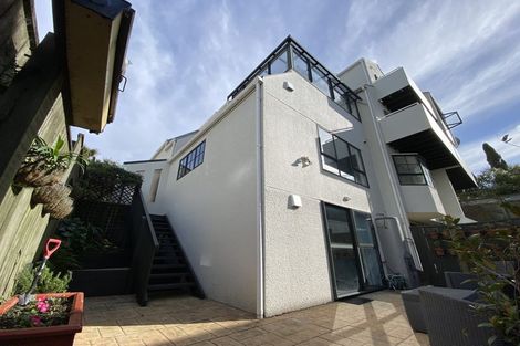 Photo of property in 16j Hobson Street, Thorndon, Wellington, 6011