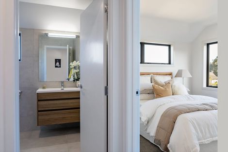 Photo of property in 11b Rangeview Road, Sunnyvale, Auckland, 0612