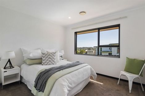 Photo of property in 1/870 Beach Road, Waiake, Auckland, 0630