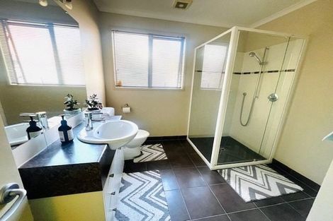 Photo of property in 212 Whitney Street, Blockhouse Bay, Auckland, 0600
