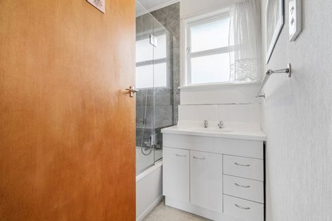 Photo of property in 4 Clendon Place, Manurewa, Auckland, 2102