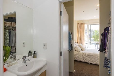 Photo of property in Stadium Garden Flats, 406/107 Thorndon Quay, Pipitea, Wellington, 6011