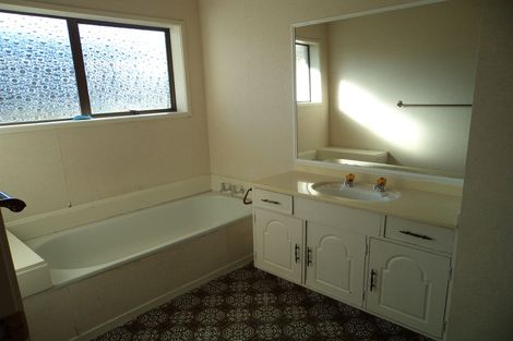 Photo of property in 63 St Annes Crescent, Wattle Downs, Auckland, 2103