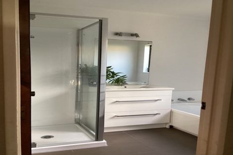 Photo of property in 3/13 Aorangi Place, Birkenhead, Auckland, 0626