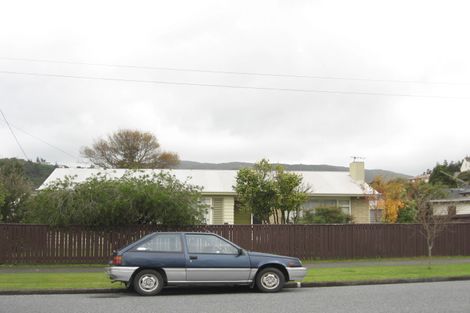 Photo of property in 25a Hawthorn Crescent, Stokes Valley, Lower Hutt, 5019