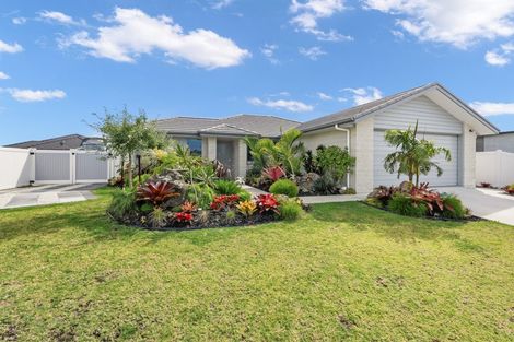 Photo of property in 104 Kaurinui Crescent, One Tree Point, 0118