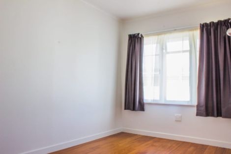 Photo of property in 176 Beach Haven Road, Beach Haven, Auckland, 0626