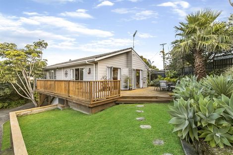 Photo of property in 1/57 Sunset Road, Totara Vale, Auckland, 0629