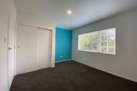 Photo of property in 2/23 Manhattan Heights, Glendene, Auckland, 0602