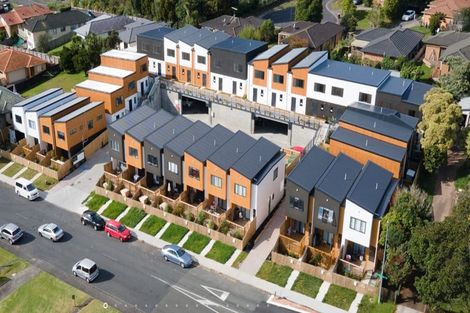 Photo of property in 19 Hewlett Road, Massey, Auckland, 0614