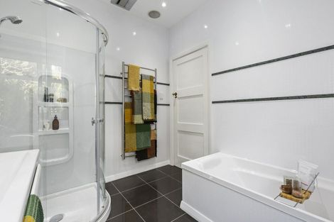 Photo of property in 323 The Terrace, Te Aro, Wellington, 6011