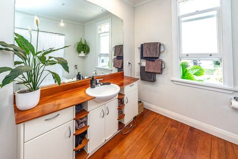 Photo of property in 17 Tarata Street, Saint Johns Hill, Whanganui, 4501