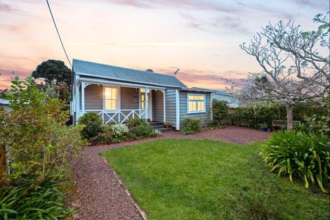 Photo of property in 2/2 Evan Street, Belmont, Auckland, 0622