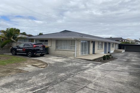 Photo of property in 1/114 Te Atatu Road, Te Atatu South, Auckland, 0610