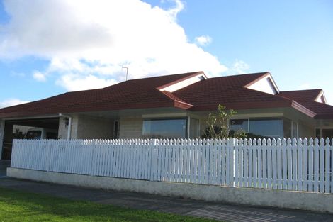 Photo of property in 120 John F Kennedy Drive, Milson, Palmerston North, 4414