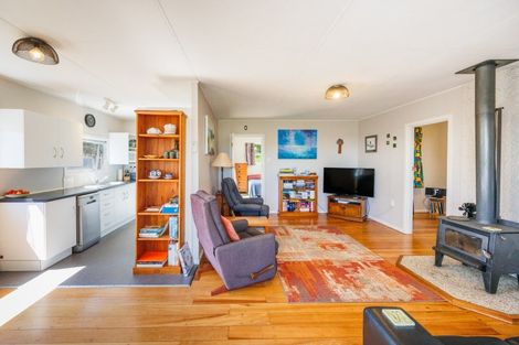 Photo of property in 15 Ferry Street, Foxton Beach, Foxton, 4815