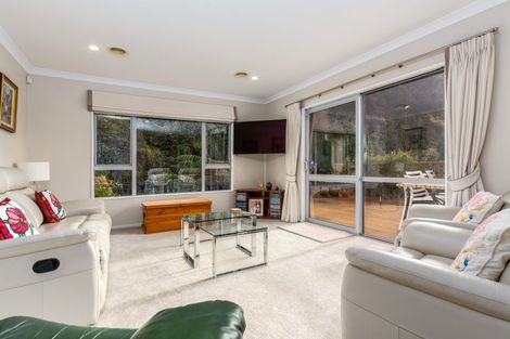 Photo of property in 212 Westchester Drive, Churton Park, Wellington, 6037