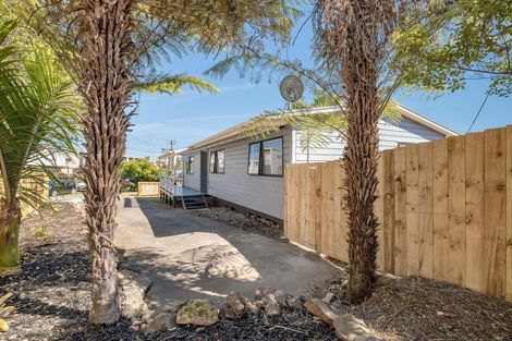 Photo of property in 1/9 Titoki Street, Te Atatu Peninsula, Auckland, 0610