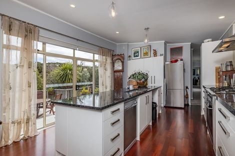 Photo of property in Apple Bnb, 3 Kaipatiki Rise, Haruru, 0204