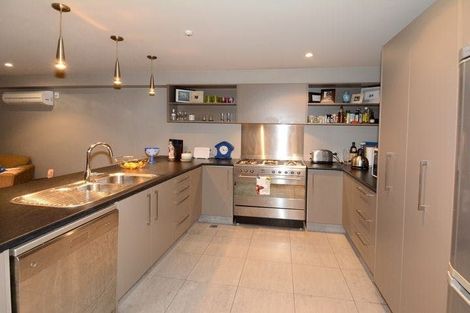 Photo of property in 4/2 Manor Place, Dunedin Central, Dunedin, 9016