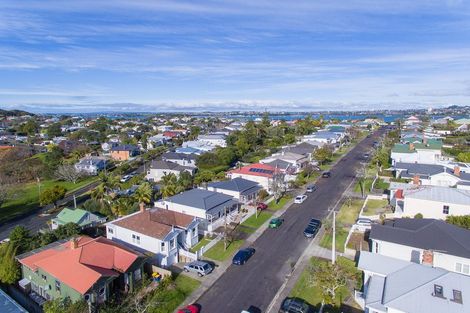 Photo of property in 2/40 Roslyn Terrace, Devonport, Auckland, 0624
