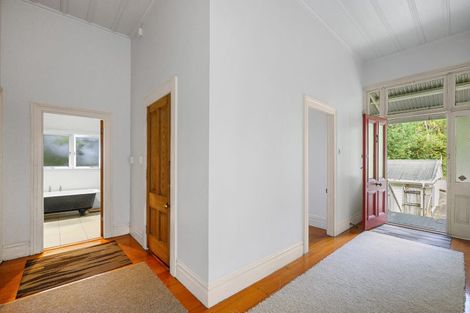 Photo of property in 10 Limmer Place, Browns Bay, Auckland, 0632