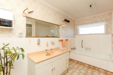 Photo of property in 2a Beach Street, Fitzroy, New Plymouth, 4312