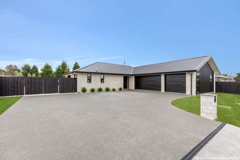 Photo of property in 2 Hunter Lane, Amberley, 7410