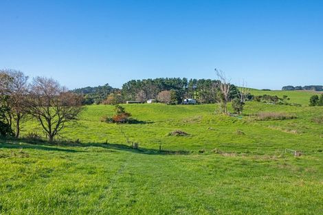 Photo of property in 2640 South Head Road, South Head, Helensville, 0874