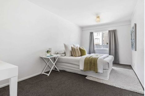 Photo of property in 2/111 Hobsonville Road, West Harbour, Auckland, 0618