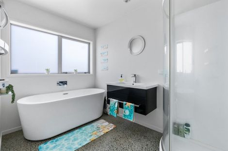 Photo of property in 6 Coutts Street, Papamoa Beach, Papamoa, 3118