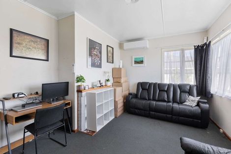 Photo of property in 75 Swiss Avenue, Gonville, Whanganui, 4501