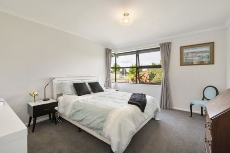 Photo of property in 11 Geneva Terrace, Kelvin Grove, Palmerston North, 4414