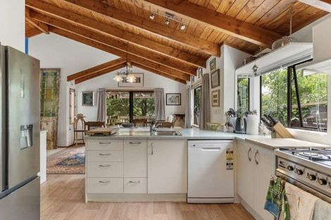 Photo of property in 4 Dianthus Place, Browns Bay, Auckland, 0630