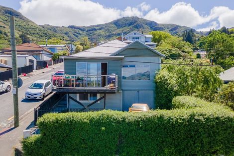 Photo of property in 2 Cornwall Road, Lyttelton, 8082