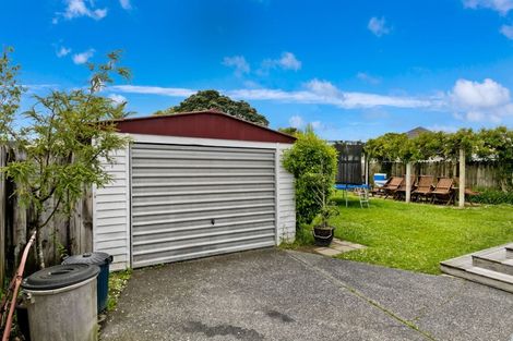 Photo of property in 18 Ward Crescent, Te Atatu Peninsula, Auckland, 0610