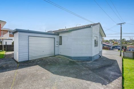 Photo of property in 13 Red Beach Road, Red Beach, 0932