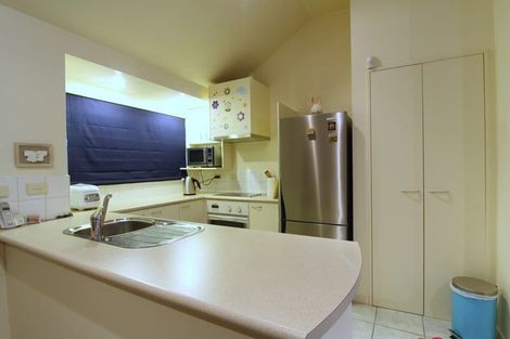 Photo of property in 2/51 Archers Road, Hillcrest, Auckland, 0629