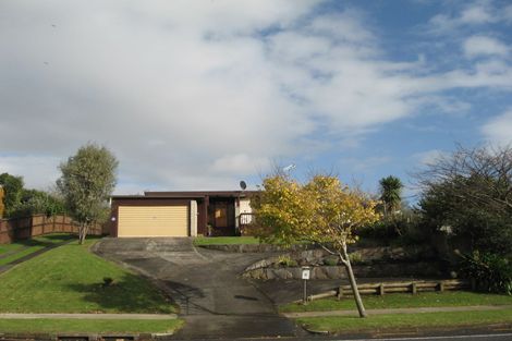 Photo of property in 129 Gossamer Drive, Pakuranga Heights, Auckland, 2010