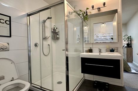 Photo of property in 1/25 Home Street, Mount Victoria, Wellington, 6011