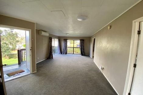 Photo of property in 15 Cottam Grove, Northcross, Auckland, 0632