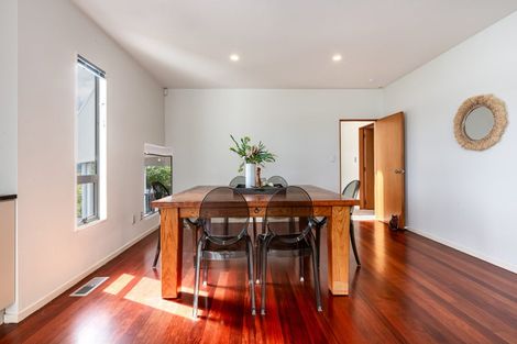 Photo of property in 28 Molyneux Close, Whitby, Porirua, 5024