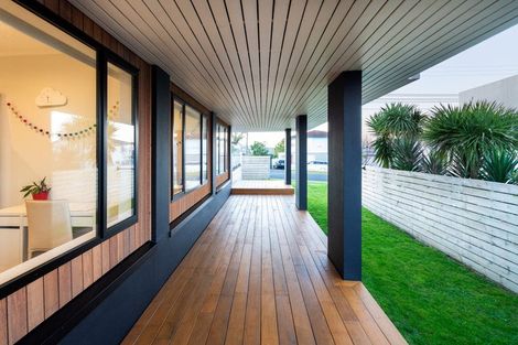 Photo of property in 1/2-4 Miri Road, Rothesay Bay, Auckland, 0630