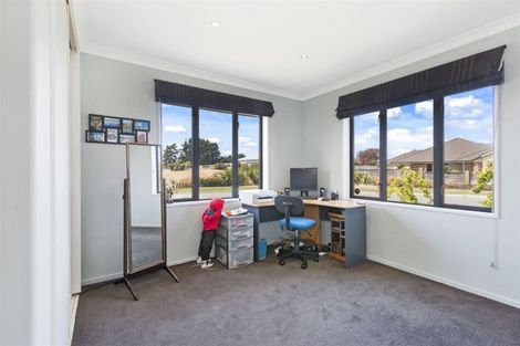 Photo of property in 28 Bottle Lake Drive, Parklands, Christchurch, 8083