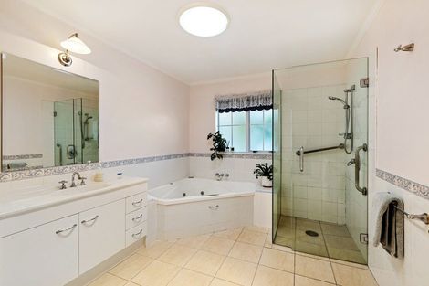 Photo of property in 120 Kawiu Road, Levin, 5510