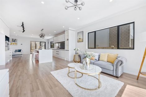 Photo of property in 3 Elevation Street, Flat Bush, Auckland, 2019